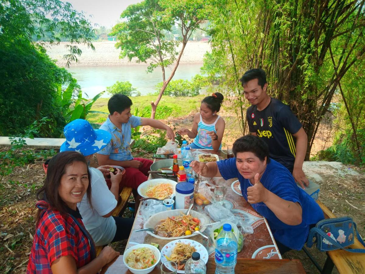 เฮือนน้ำน่าน House By The River Nan Uttaradit Exteriör bild