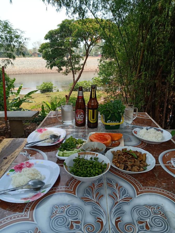 เฮือนน้ำน่าน House By The River Nan Uttaradit Exteriör bild